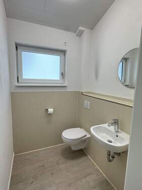 Gäste WC - Etagenwohnung mit 119,50 m&sup2; in Höchstadt an der Aisch / Nackendorf zur Miete