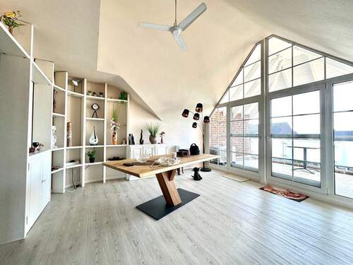 Wohnzimmer - Etagenwohnung mit 114,40 m&sup2; in Neuss zum Kaufen