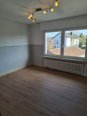 Schlafzimmer zur Straße OG - 