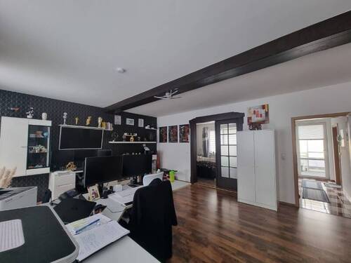 Obergeschoss - Mehrfamilienhaus, Wohnhaus mit 206,00 m&sup2; in Crimmitschau zum Kaufen