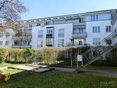 CIMG1638.1 - S-Hohenheim: Gepflegte 2 Zimmer-Wohnung mit Balkon, Tiefgaragen-Stellplatz und Blick ins Grüne