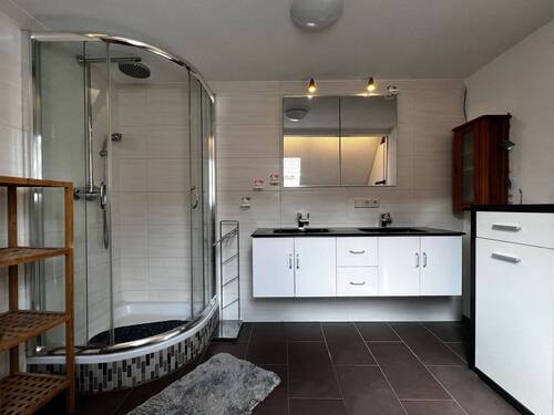 576 - Badezimmer mit Dusche - 