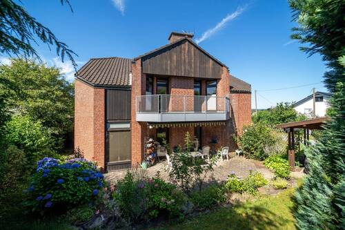 Außenansicht/Garten - 7 Zimmer Mehrfamilienhaus, Wohnhaus zum Kaufen in Bielefeld