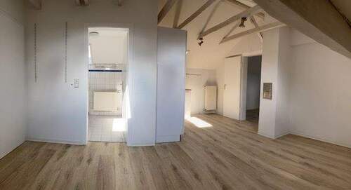 off. Bereich, li. Seite - DG mit 2 Bädern & 2 WC´s - offen und hell