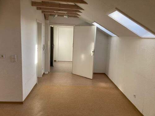 Eingang re. Seite und Haupteingang - 