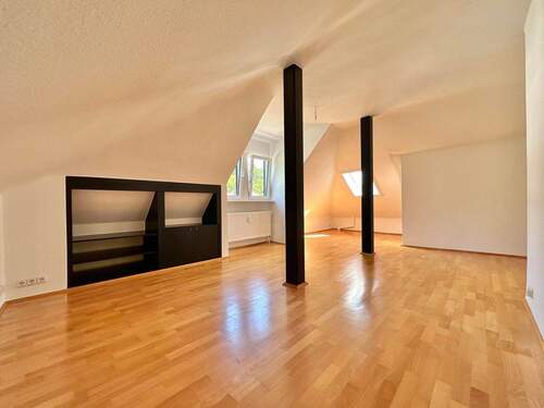 Wohn- und Esszimmer im Dachgeschoss - 