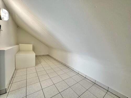 Abstellfläche hinter der Küche im Dachgeschoss - 