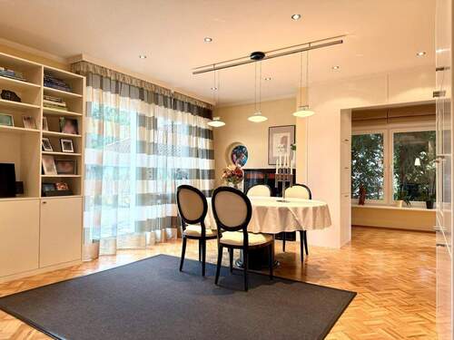 Essbereich im Erdgeschoss - 9 Zimmer Mehrfamilienhaus, Wohnhaus zum Kaufen in Offenbach