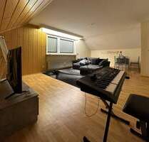 Sehr geräumige, gepflegte 3-Zimmer Dachgeschoss-Wohnung in ruhiger Lage von Eislingen-Süd - Eislingen/Fils