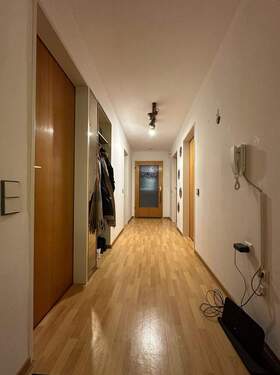 Flur - Etagenwohnung mit 80,00 m&sup2; in Eislingen/Fils zur Miete