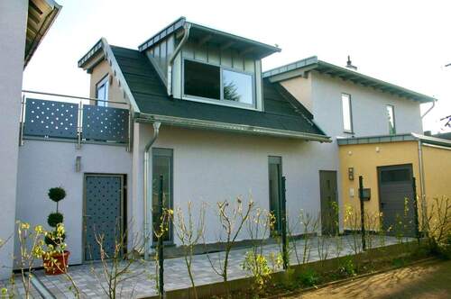 Hausansicht Vorderseite - 1 Zimmer Mehrfamilienhaus, Wohnhaus zum Kaufen in Neuss