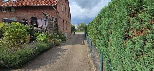 Einfahrt zur Garage - 6 Zimmer Einfamilienhaus zum Kaufen in Stadthagen