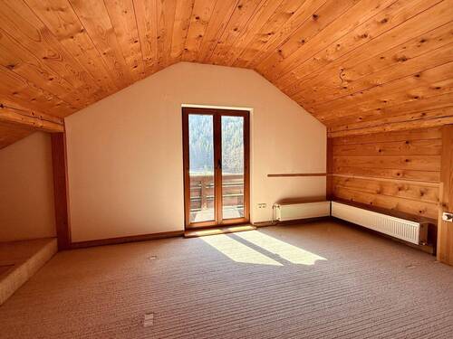 Zimmer im Dachgeschoss - 