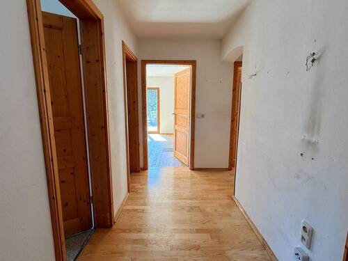 Flur im Erdgeschoss - Mehrfamilienhaus, Wohnhaus mit 171,00 m&sup2; in Ettal zum Kaufen