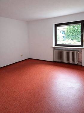 Zimmer im UG bei Garage - 