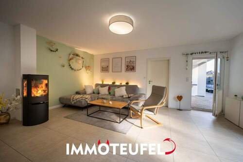 Wohnzimmer mit Zugang zur Terrasse - 