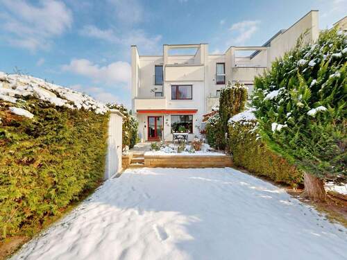 Titelbild - Bezugsfreies Reihenendhaus in Marienfelde - Südgarten, Terrasse & zwei Balkone