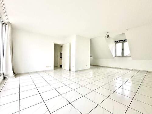 Wohnzimmer - Etagenwohnung mit 94,60 m&sup2; in Neuss zum Kaufen