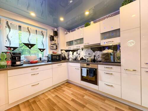 Küche mit EBK inkl. E-Geräten 