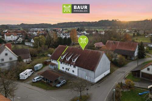 Luftaufnahme - 9 Zimmer Mehrfamilienhaus, Wohnhaus zum Kaufen in Ebenweiler