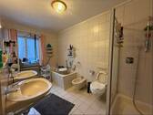 Erdgeschoss: Badezimmer - 