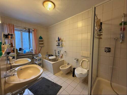 Erdgeschoss: Badezimmer - 
