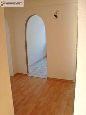 Flur - Etagenwohnung mit 65,80 m&sup2; in Hof zur Miete