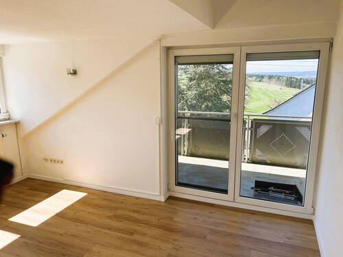 2. Wohn/Esszimmer / Balkon - 