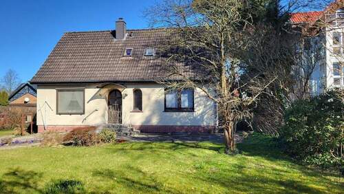 Haus von vorne - Grundstück in Kaltenkirchen