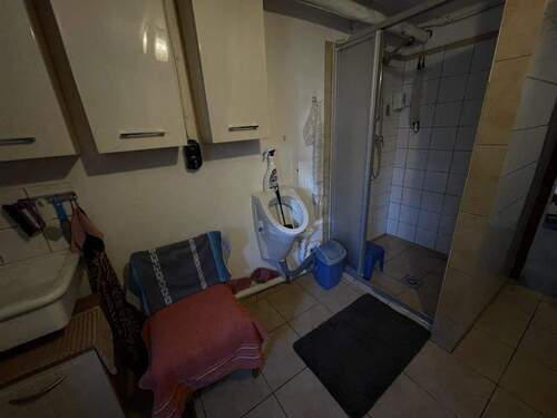 KG mit zus. Dusche - 