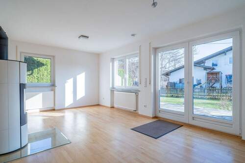 Wohnzimmer - 5 Zimmer Doppelhaushälfte zum Kaufen in Burggen