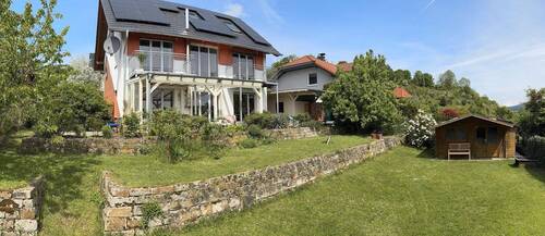 Rückansicht mit Gartenhütte - 