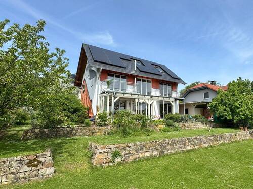 Gartenseite - Architektonisches Wohlfühlhaus mit Galerie, nachhaltiger Energietechnik, sonniger Lage in Liebenau