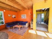 Wohnzimmer und Eingang - 