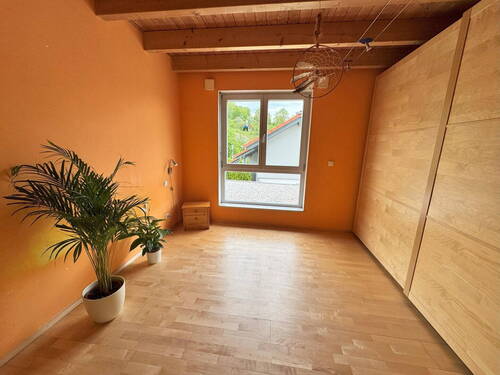 Zimmer zur Straße OG - 