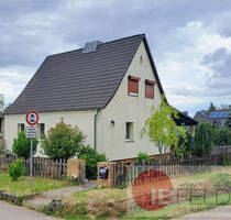 Teilmodernisiertes Einfamilienhaus mit überdachter Terrasse, Nebengelass, Garage + großem Grundstück - Wallwitz Sylbitz
