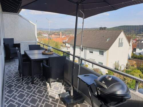 Balkon mit Aussicht - Pärchenwohnung zum Lieb haben - 790,00&nbsp;EUR Kaltmiete, ca.&nbsp; 79,00&nbsp;m&sup2;&nbsp;Wohnfl&auml;che
