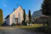 Außenansicht - Top Zustand - Modernisiertes Zweifamilienhaus mit Außenwanddämmung, Garten, Garage, Balkon, Keller