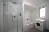 Badewanne und Dusche - 