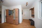 Geräumige Garderobe - 3 Zimmer Etagenwohnung in Neumarkt