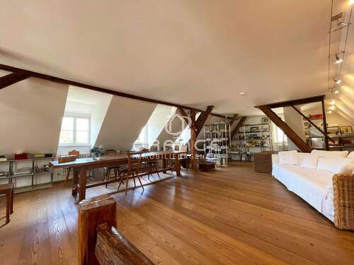 ...ins riesige Dachstudio - 