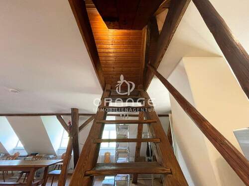 Weiteren Stauraum finden Sie im geräumigen Dachboden - 