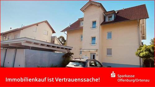 Ansicht mit Carport - Oberkirch - Geräumige Wohnung mit Wintergarten zum Wohlfühlen!