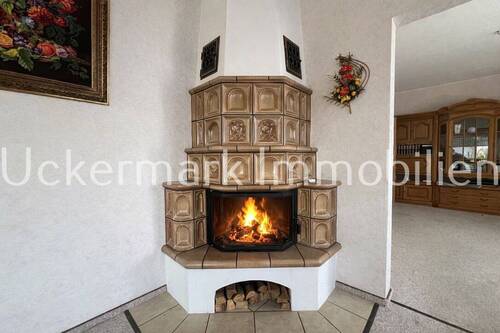 Wohnzimmer EG mit Kamin - 