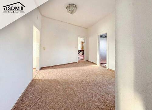 02_Flur_OG.jpg - 7 Zimmer Mehrfamilienhaus, Wohnhaus zum Kaufen in Graben-Neudorf