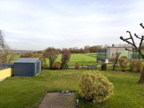 Ausblick aus dem Schlaf-/ Kinderzimmer - 