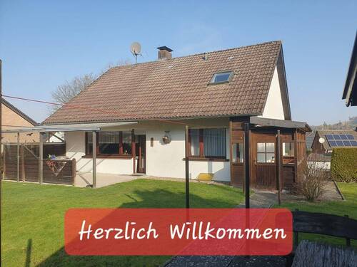 Bild 1 - Einfamilien-Wohnhaus mit Garagengebäude in Detmold-Bentrup-Lossbruch zu verkaufen