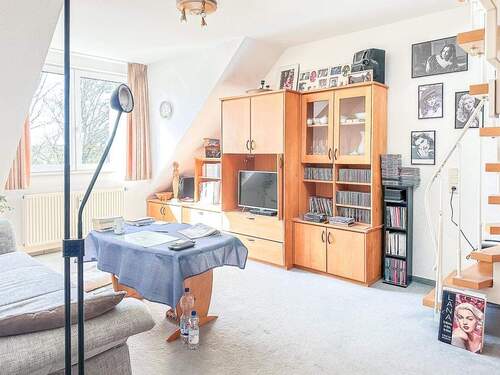 Wohnzimmer (1) - 2 Zimmer Etagenwohnung zum Kaufen in Reinbek