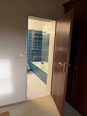 Badezimmerblick vom Schlafzimmer - 