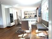 Wohnen-Essen-Kochen - Perfekte Lage! Perfekte Ausstattung! Einziehen! 4-Zimmer-EG-Wohnung in bester Lage Neugilching